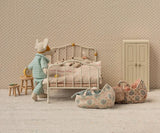 Vintage bed voor muizen
